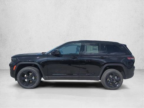 New 2025 Jeep Grand Cherokee Altitude image 5