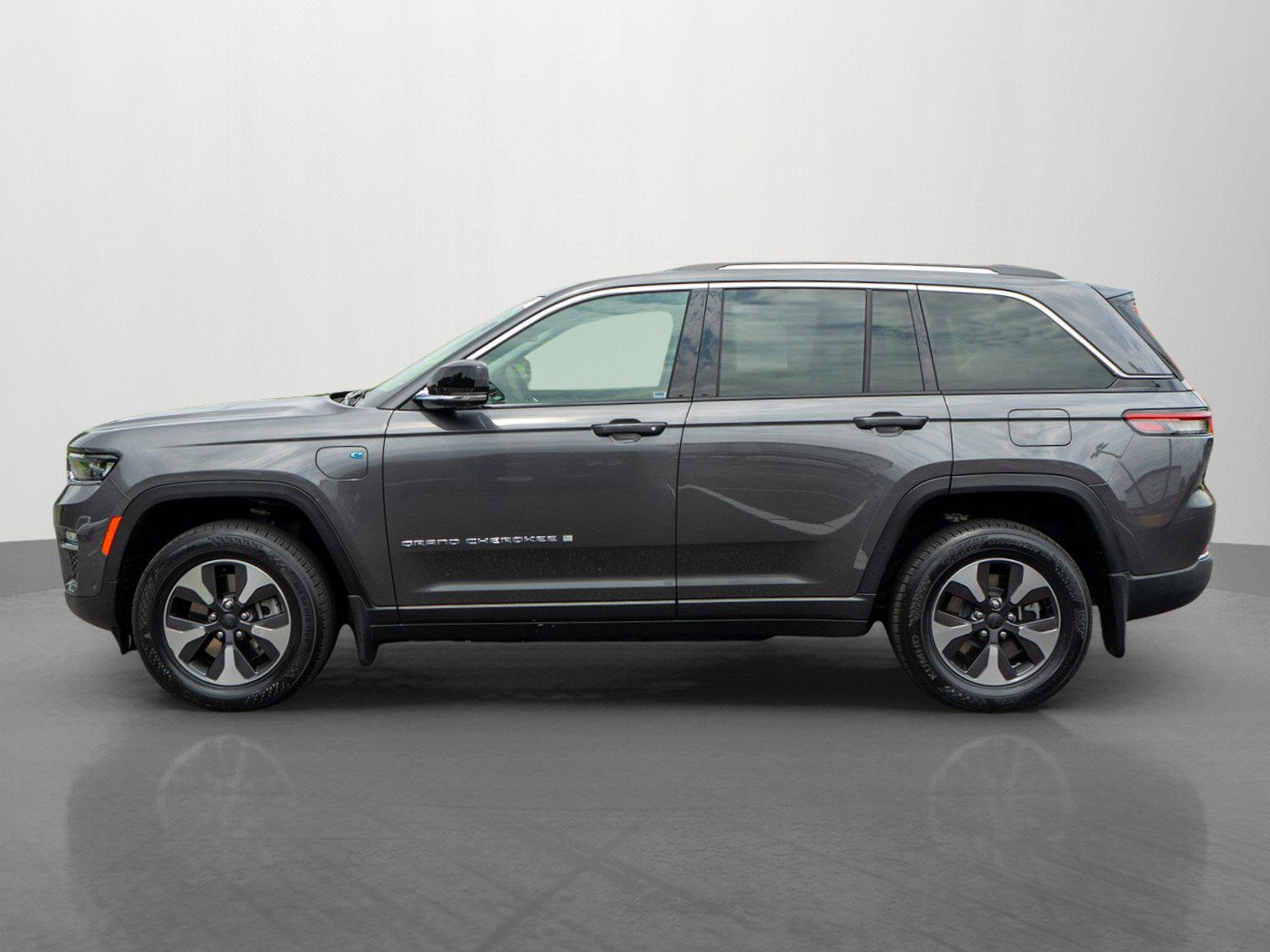 Used 2023 Jeep Grand Cherokee 4WD 4xe w/ Luxury Tech Group II image 4