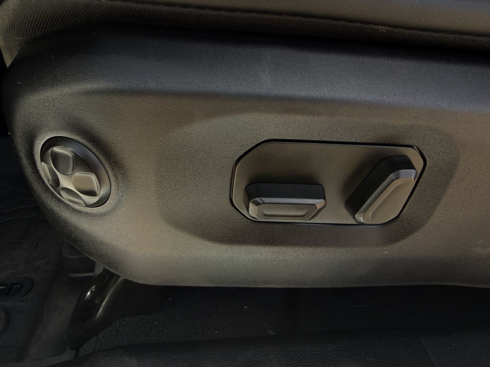 Used 2024 Jeep Wrangler Unlimited Rubicon AWD/4WD image 25