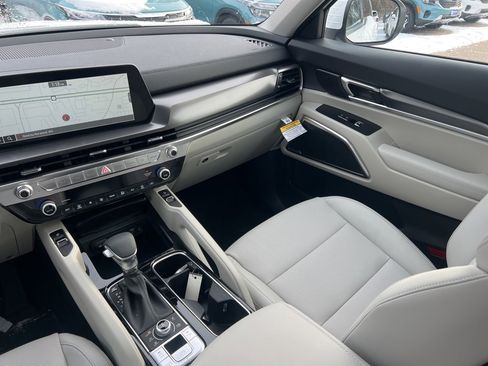 New 2025 Kia Telluride S image 13