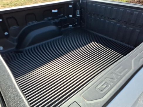 Used 2025 GMC Sierra 1500 SLT image 3