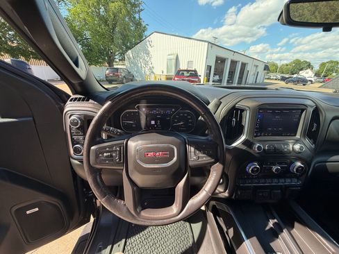 Used 2022 GMC Sierra 2500 AT4 w/ AT4 Premium Plus Package AWD/4WD image 2
