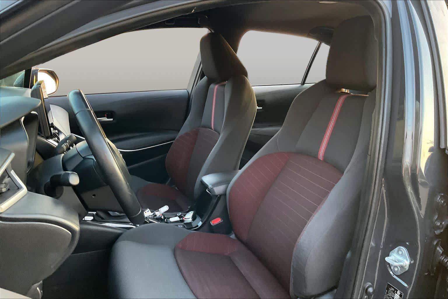 Used 2025 Toyota Corolla SE FWD image 8