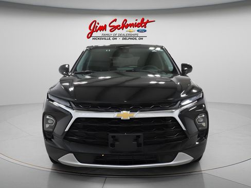 Used 2025 Chevrolet Blazer LT image 3