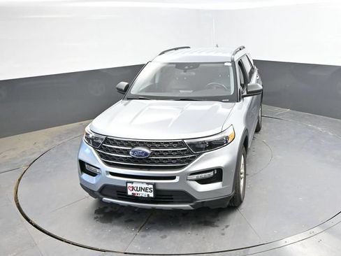 Used 2024 Ford Explorer XLT w/ Equipment Group 202A AWD/4WD image 39
