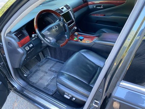 Used 2011 Lexus LS 460 L w/ Luxury Pkg RWD image 12