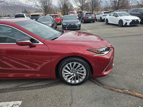 Used 2022 Lexus ES 300h w/ Luxury Package image 10