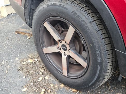 Used 2017 Ford Explorer Sport w/ Equipment Group 401A image 5