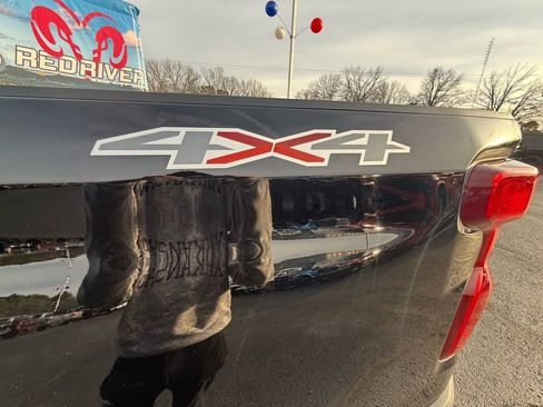 Used 2022 Chevrolet Silverado 1500 RST w/ Redline Edition image 8