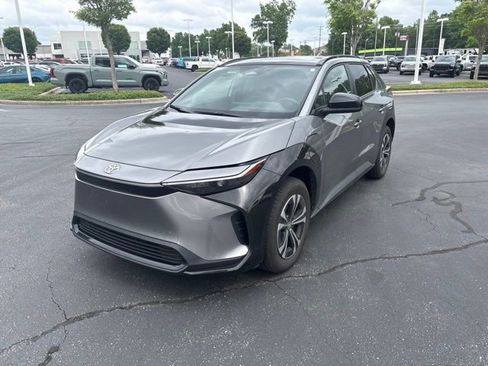 Used 2025 Toyota bZ4X FWD image 4