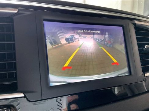 Used 2023 Chrysler Voyager LX FWD image 12