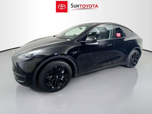 Used 2024 Tesla Model Y 2WD image 7