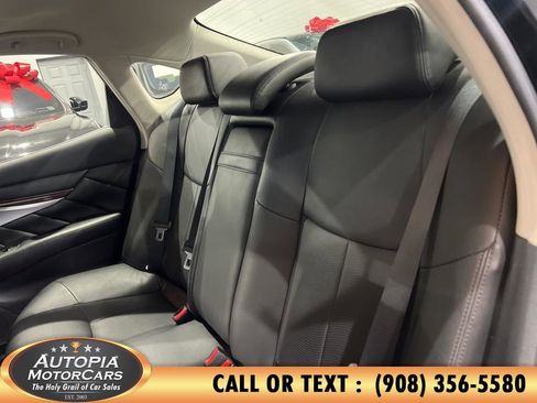 Used 2017 INFINITI Q70 3.7 image 18