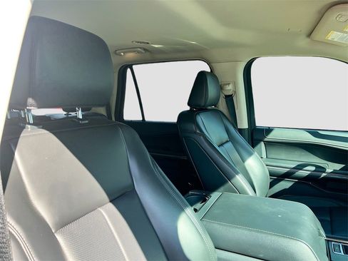 Used 2024 Ford Expedition Max XLT image 29