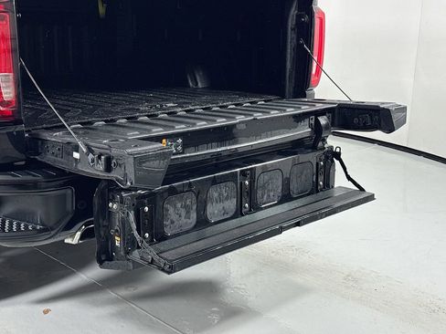 Used 2019 GMC Sierra 1500 AT4 w/ Off Road Performance Package image 32