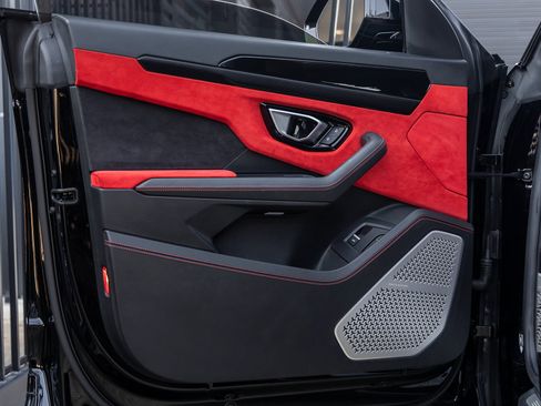 Used 2022 Lamborghini Urus image 17