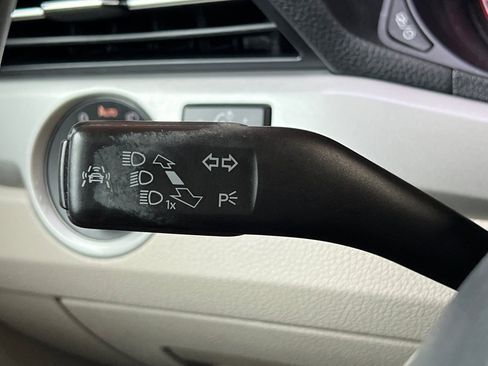 Used 2022 Volkswagen Passat 2.0T SE image 32