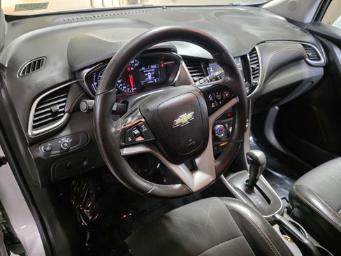 Used 2019 Chevrolet Trax LT w/ LT Convenience Package image 24