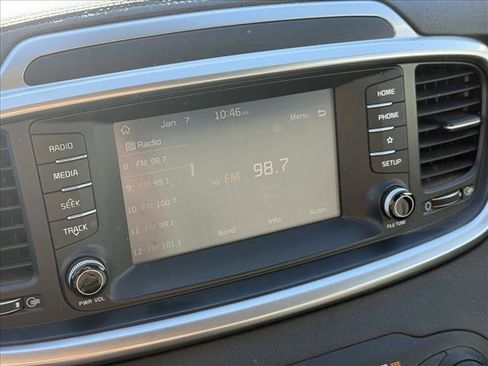 Used 2020 Kia Sorento LX image 19