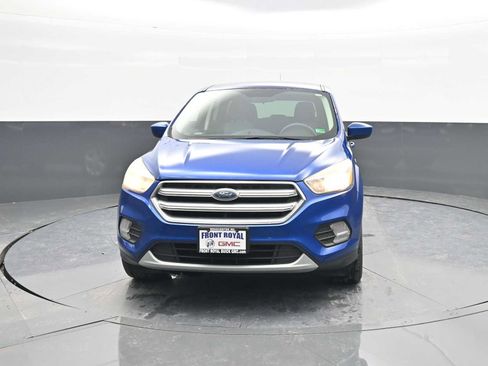 Used 2017 Ford Escape SE image 3