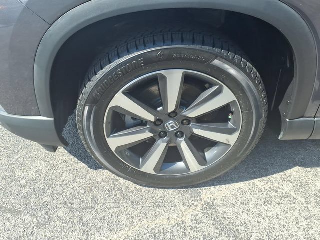 Used 2025 Honda Pilot Touring image 4