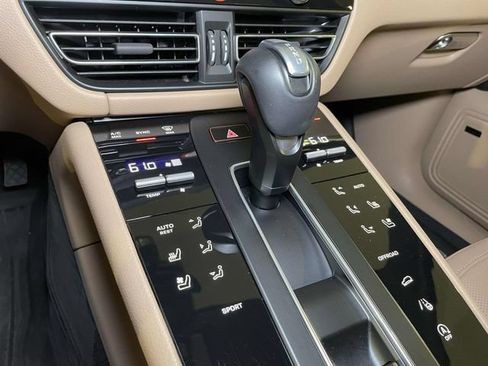 Certified 2026 Porsche Macan AWD/4WD image 33