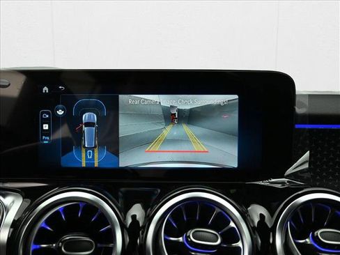 New 2026 Mercedes-Benz GLB 250 4MATIC image 11