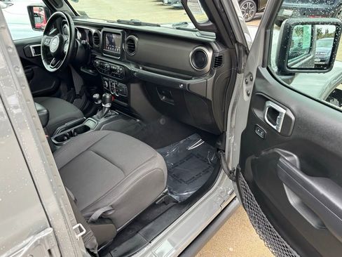 Used 2022 Jeep Gladiator Willys image 24