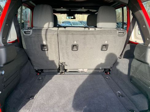 Used 2025 Jeep Wrangler Sport S image 30