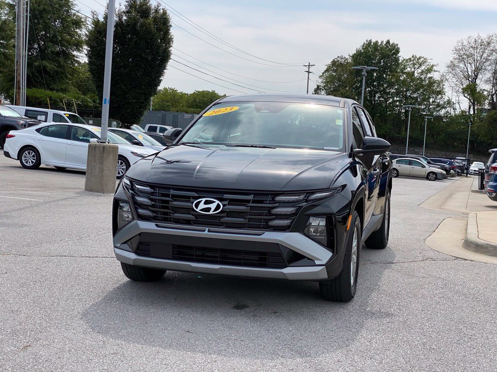 Used 2025 Hyundai Tucson SE AWD/4WD image 3