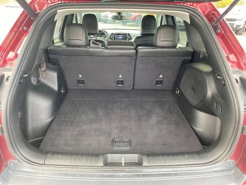 Used 2019 Jeep Cherokee Limited image 18