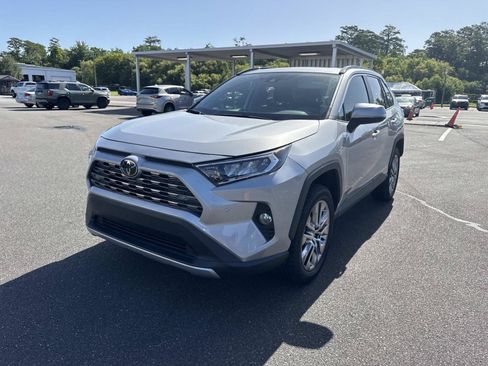 Used 2020 Toyota RAV4 Limited FWD image 8