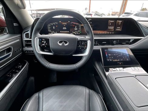 Certified 2025 INFINITI QX80 Luxe image 9