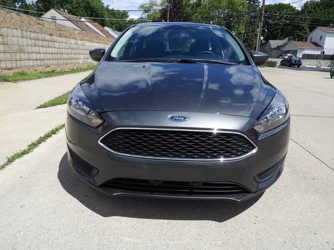 Used 2018 Ford Focus SE FWD image 3
