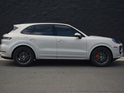 Certified 2026 Porsche Cayenne S AWD/4WD image 8