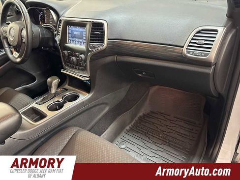 Used 2019 Jeep Grand Cherokee Laredo image 38