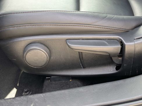 Used 2024 MAZDA MAZDA3 s FWD image 19
