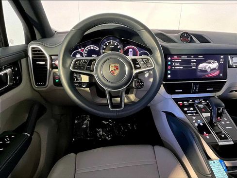 Used 2023 Porsche Cayenne AWD/4WD image 13