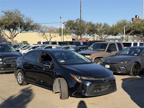 Used 2025 Toyota Corolla LE image 3