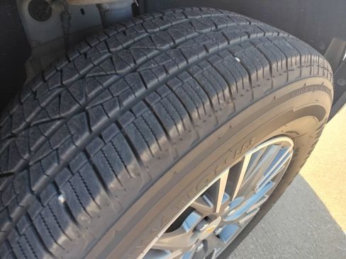 Used 2024 Chevrolet Traverse LT w/ LPO, Floor Liner Package FWD image 7