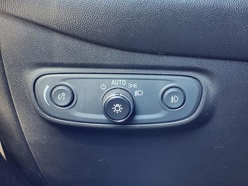 Used 2020 Chevrolet Equinox LT w/ Driver Convenience Package image 18