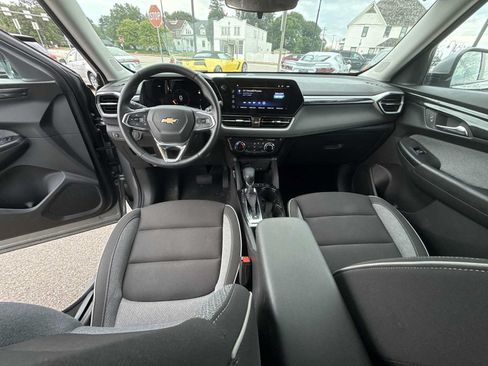 Used 2024 Chevrolet TrailBlazer LT w/ LT Cold Weather Package AWD/4WD image 19