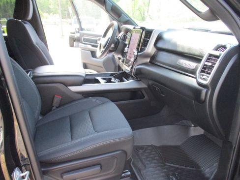Certified 2025 RAM 1500 Big Horn AWD/4WD image 14