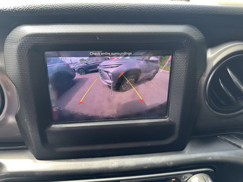 Used 2022 Jeep Wrangler Unlimited Sport AWD/4WD image 18