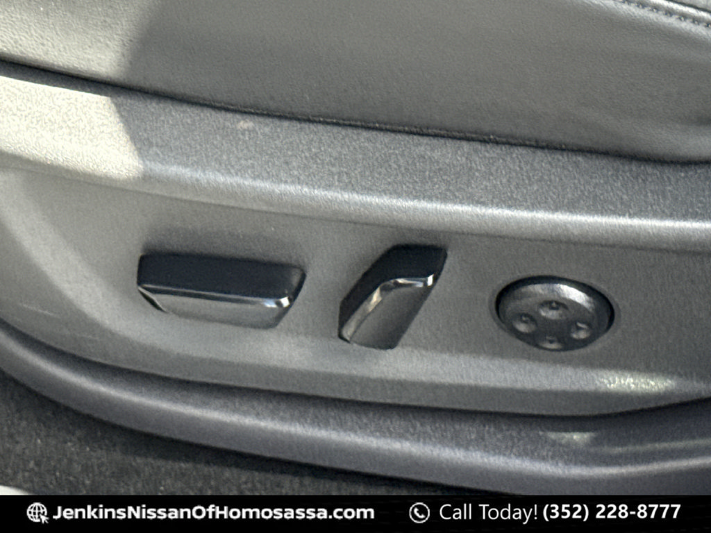 Used 2024 Nissan Ariya AWD image 33