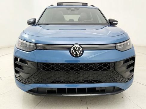 Used 2025 Volkswagen Tiguan SE R-Line FWD image 24