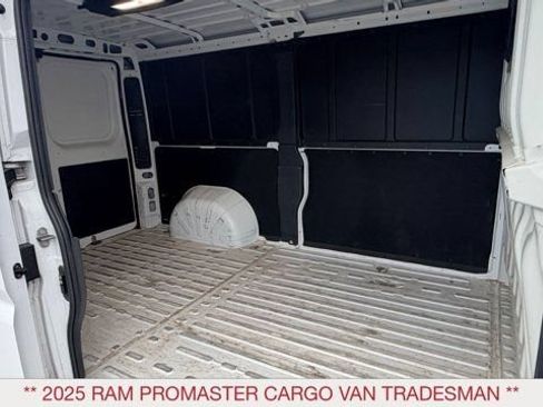 Used 2025 RAM ProMaster 2500 w/ Convenience Group FWD image 9