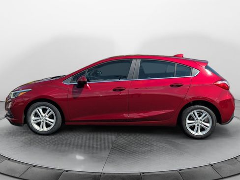 Used 2018 Chevrolet Cruze LT FWD image 4