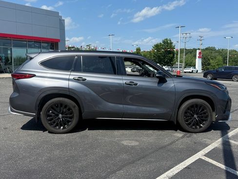 Used 2023 Toyota Highlander XSE AWD/4WD image 6