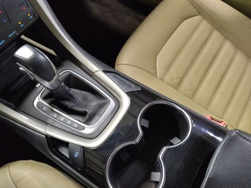 Used 2015 Ford Fusion SE w/ Equipment Group 202A image 26